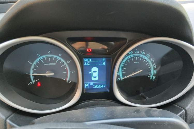 Used GAC Trumpchi GS5 2012 2.0L Automatic Two-Wheel Drive Luxury Edition Instrument Cluster