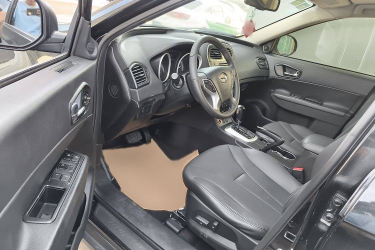 Used GAC Trumpchi GS5 2012 2.0L Automatic Two-Wheel Drive Anniversary Edition Interior 3