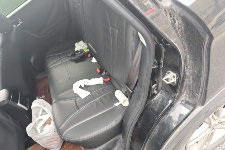 Used GAC Trumpchi GS5 2012 2.0L Automatic Two-Wheel Drive Anniversary Edition Left Rear Seat