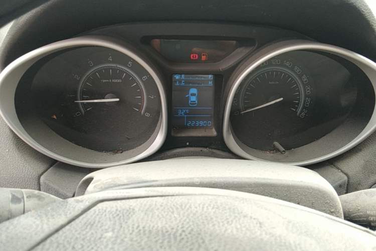 Used GAC Trumpchi GS5 2012 2.0L Manual Two-Wheel Drive Comfort Edition Odometer Close Up