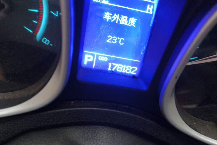 Used GAC Trumpchi GS5 2012 2.0L Automatic Two-Wheel Drive Luxury Edition Odometer Close Up