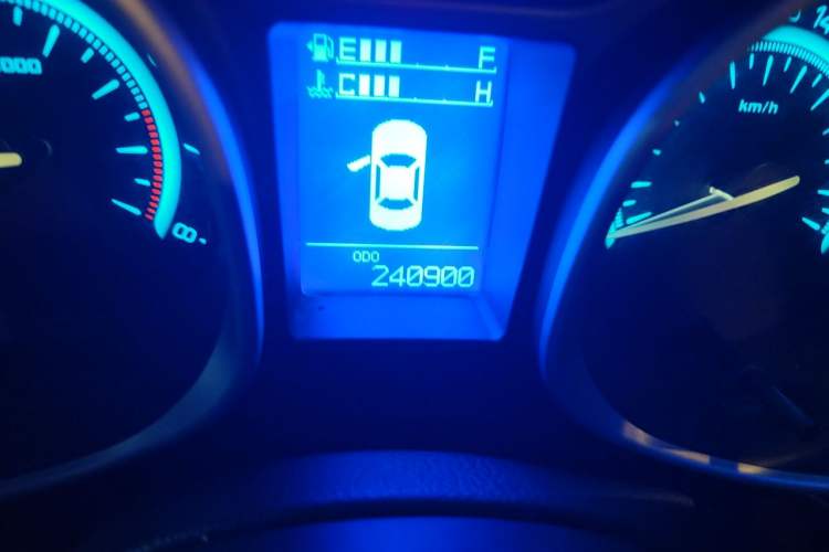 Used GAC Trumpchi GS5 2012 2.0L Manual Two-Wheel Drive Elite Edition Odometer Close Up