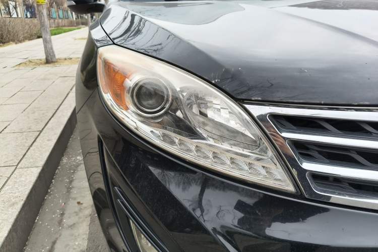 Used GAC Trumpchi GS5 2012 2.0L Automatic Two-Wheel Drive Anniversary Edition Right Front Headlight