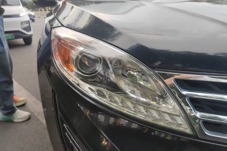 Used GAC Trumpchi GS5 2012 2.0L Automatic Two-Wheel Drive Anniversary Edition Right Front Headlight