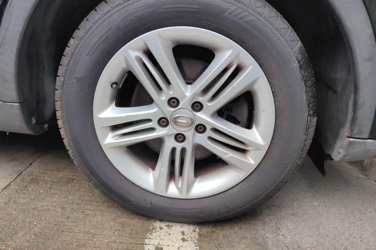Used GAC Trumpchi GS5 2012 2.0L Manual Two-Wheel-Drive Anniversary Limited Edition Right Front Wheel Hub