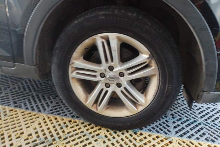 Used GAC Trumpchi GS5 2012 2.0L Manual Two-Wheel Drive Elite Edition Right Front Wheel Hub
