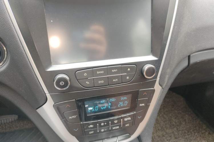 Used GAC Trumpchi GS5 2012 2.0L Automatic Two-Wheel Drive Anniversary Edition Audio And AC Panel
