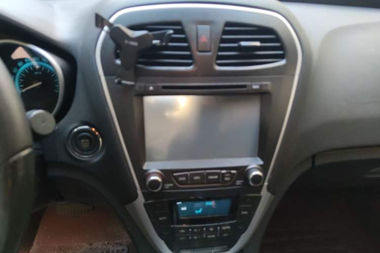 Used GAC Trumpchi GS5 2012 2.0L Automatic Two-Wheel Drive Anniversary Edition Audio And AC Panel