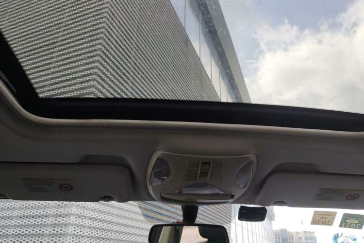 Used GAC Trumpchi GS5 2012 2.0L Automatic Two-Wheel Drive Anniversary Edition Headliner