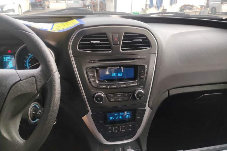 Used GAC Trumpchi GS5 2012 2.0L Manual Two-Wheel Drive Comfort Edition Audio And AC Panel