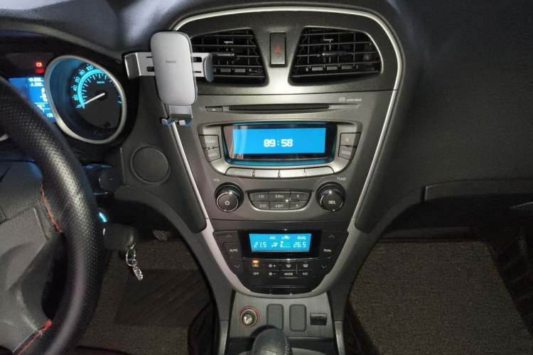 Used GAC Trumpchi GS5 2012 2.0L Manual Two-Wheel Drive Comfort Edition Audio And AC Panel