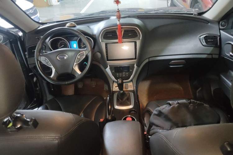 Used GAC Trumpchi GS5 2012 2.0L Manual Two-Wheel-Drive Anniversary Limited Edition Center Console