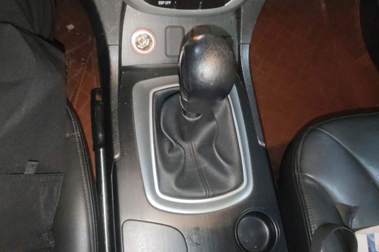 Used GAC Trumpchi GS5 2012 2.0L Manual Two-Wheel-Drive Anniversary Limited Edition Gear Lever