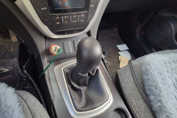 Used GAC Trumpchi GS5 2012 2.0L Manual Two-Wheel Drive Elite ESP Version Gear Lever