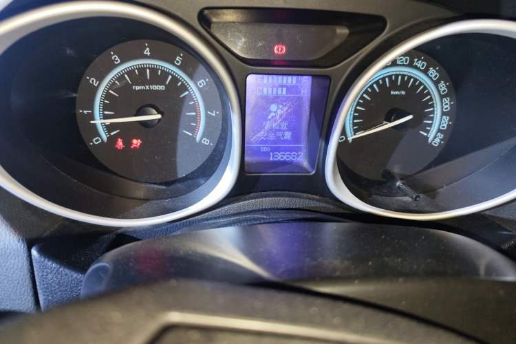 Used GAC Trumpchi GS5 2012 2.0L Manual Two-Wheel-Drive Anniversary Limited Edition Odometer Close Up