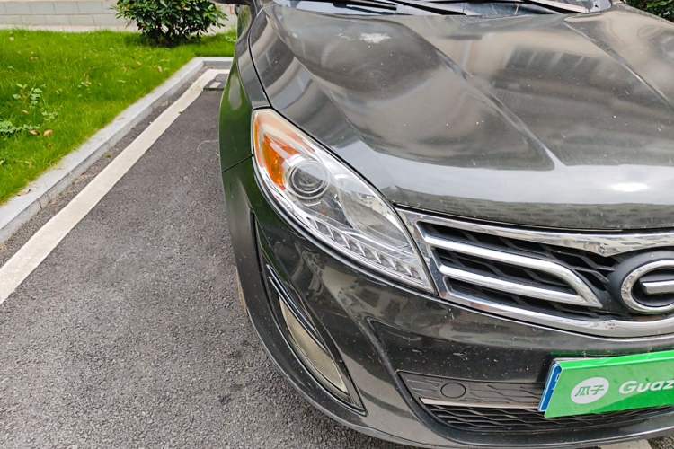 Used GAC Trumpchi GS5 2012 2.0L Automatic Two-Wheel Drive Luxury Edition Right Front Headlight