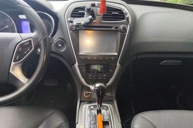 Used GAC Trumpchi GS5 2012 2.0L Automatic Two-Wheel Drive Anniversary Edition Audio And AC Panel