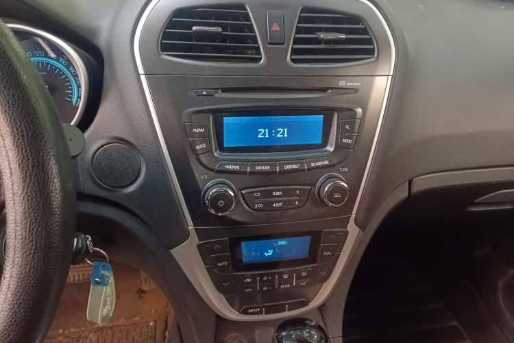 Used GAC Trumpchi GS5 2012 2.0L Automatic Two-Wheel Drive Elite Edition Audio And AC Panel