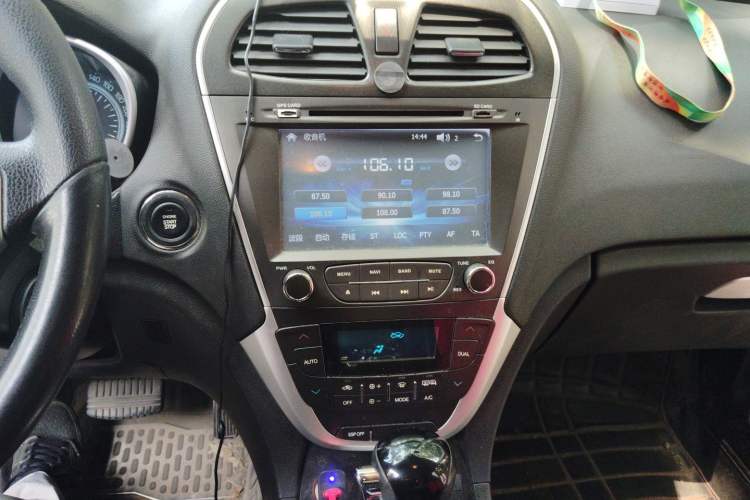 Used GAC Trumpchi GS5 2012 2.0L Automatic Two-Wheel Drive Anniversary Edition Audio And AC Panel