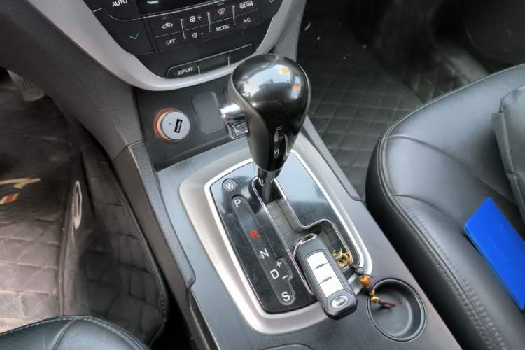 Used GAC Trumpchi GS5 2012 2.0L Automatic Two-Wheel Drive Anniversary Edition Gear Lever