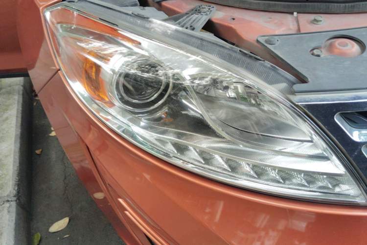 Used GAC Trumpchi GS5 2012 2.0L Automatic Two-Wheel Drive Anniversary Edition Right Front Headlight