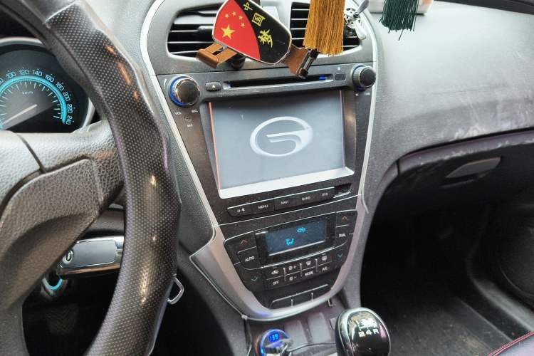 Used GAC Trumpchi GS5 2012 2.0L Manual Two-Wheel Drive Comfort Edition Audio And AC Panel