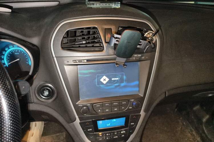 Used GAC Trumpchi GS5 2012 2.0L Automatic Two-Wheel Drive Anniversary Edition Audio And AC Panel