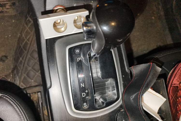 Used GAC Trumpchi GS5 2012 2.0L Automatic Two-Wheel Drive Anniversary Edition Gear Lever