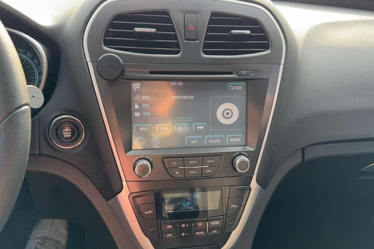 Used GAC Trumpchi GS5 2012 2.0L Automatic Two-Wheel Drive Anniversary Edition Audio And AC Panel