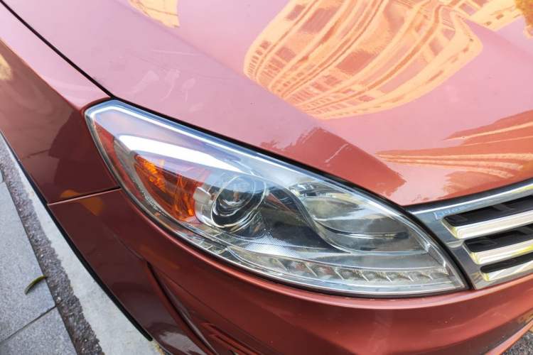 Used GAC Trumpchi GS5 2012 2.0L Automatic Two-Wheel Drive Anniversary Edition Right Front Headlight