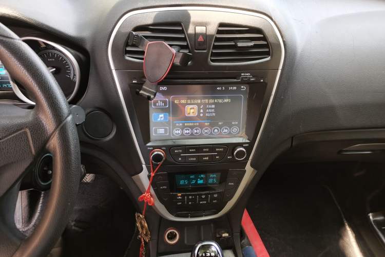 Used GAC Trumpchi GS5 2012 2.0L Manual Two-Wheel Drive Comfort Edition Audio And AC Panel