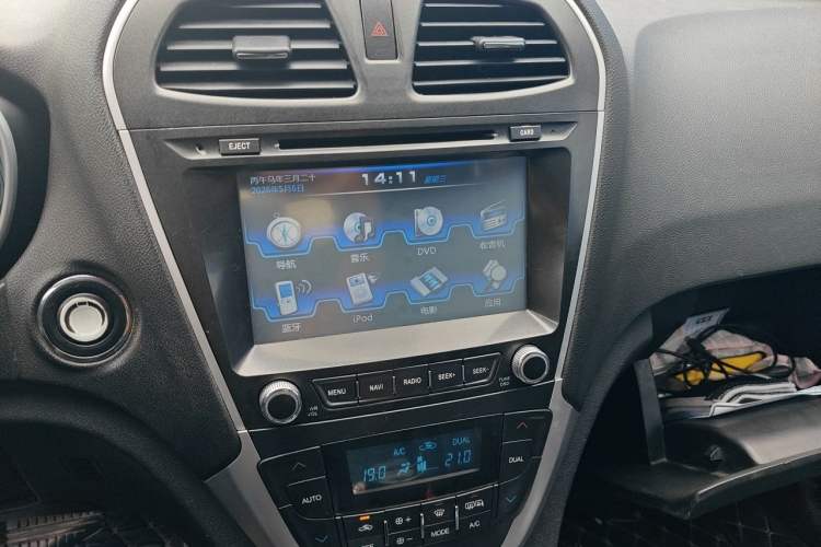 Used GAC Trumpchi GS5 2012 2.0L Automatic Two-Wheel Drive Anniversary Edition Audio And AC Panel