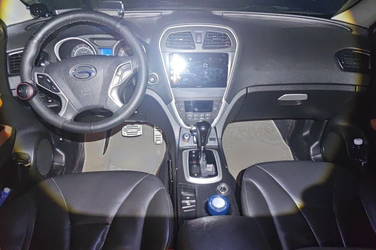 Used GAC Trumpchi GS5 2012 2.0L Automatic Two-Wheel Drive Luxury Edition Center Console