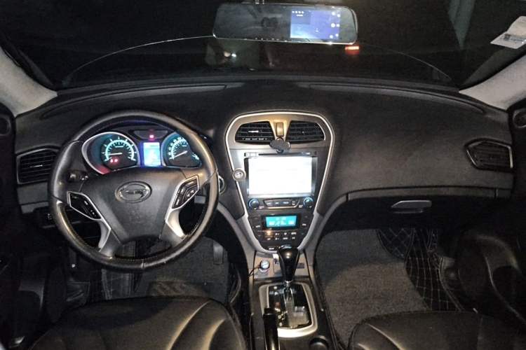 Used GAC Trumpchi GS5 2012 2.0L Automatic Two-Wheel Drive Anniversary Edition Center Console