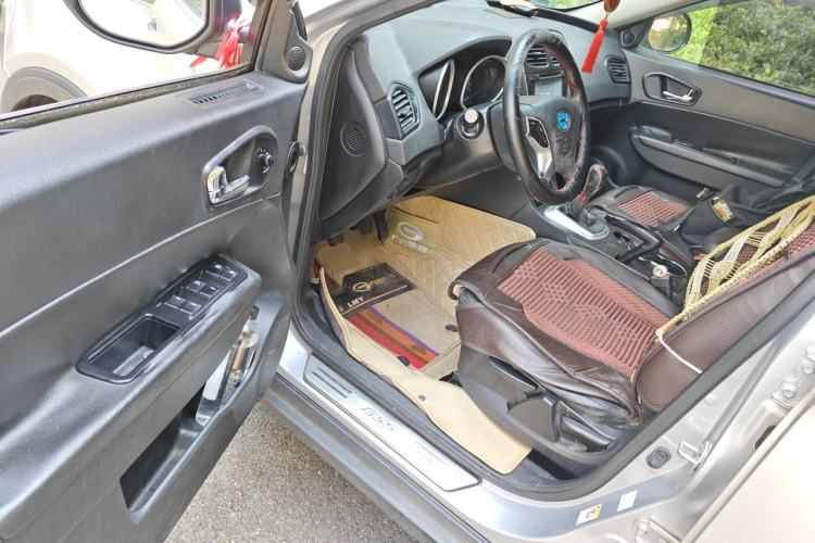 Used GAC Trumpchi GS5 2012 2.0L Manual Two-Wheel-Drive Anniversary Limited Edition Driver Seat