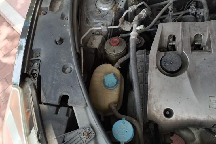 Used GAC Trumpchi GS5 2012 2.0L Manual Two-Wheel Drive Comfort Edition Engine Bay Right