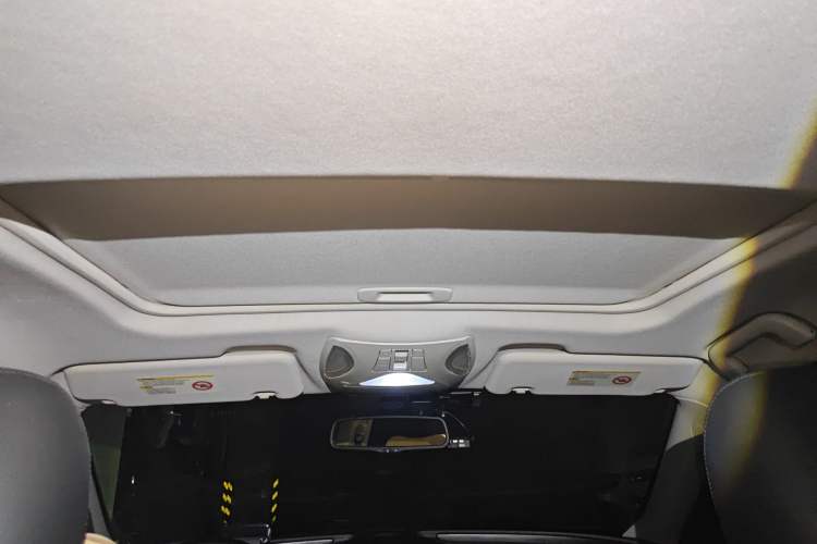 Used GAC Trumpchi GS5 2012 2.0L Automatic Two-Wheel Drive Luxury Edition Headliner