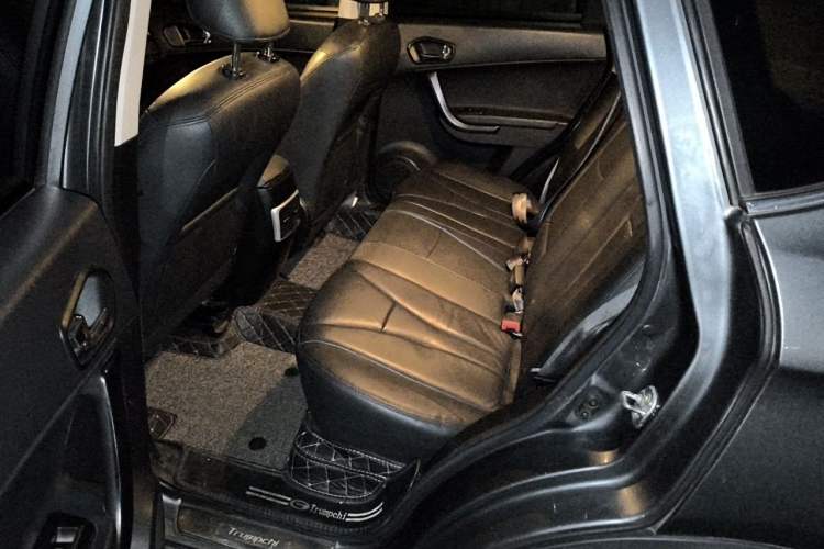 Used GAC Trumpchi GS5 2012 2.0L Automatic Two-Wheel Drive Anniversary Edition Left Rear Seat