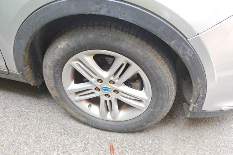 Used GAC Trumpchi GS5 2012 2.0L Manual Two-Wheel-Drive Anniversary Limited Edition Right Front Wheel Hub