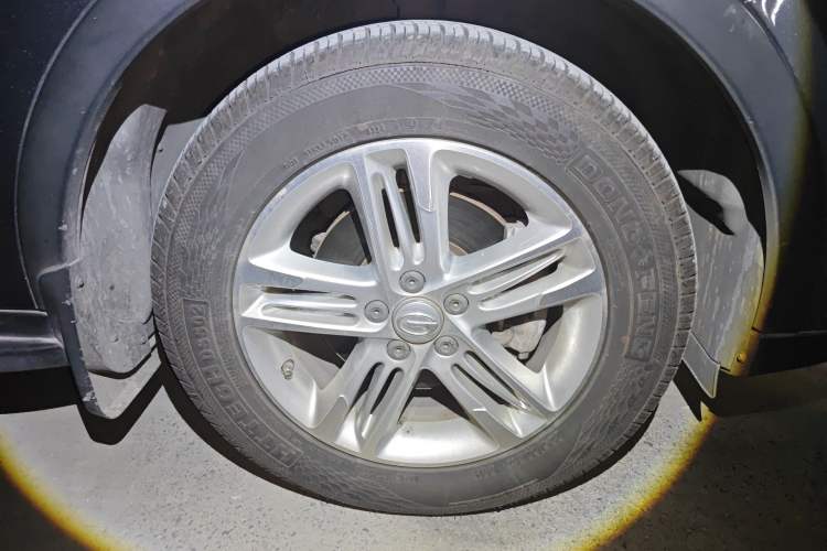 Used GAC Trumpchi GS5 2012 2.0L Automatic Two-Wheel Drive Luxury Edition Right Front Wheel Hub