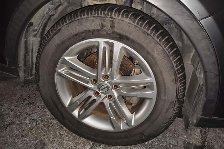 Used GAC Trumpchi GS5 2012 2.0L Automatic Two-Wheel Drive Anniversary Edition Right Front Wheel Hub