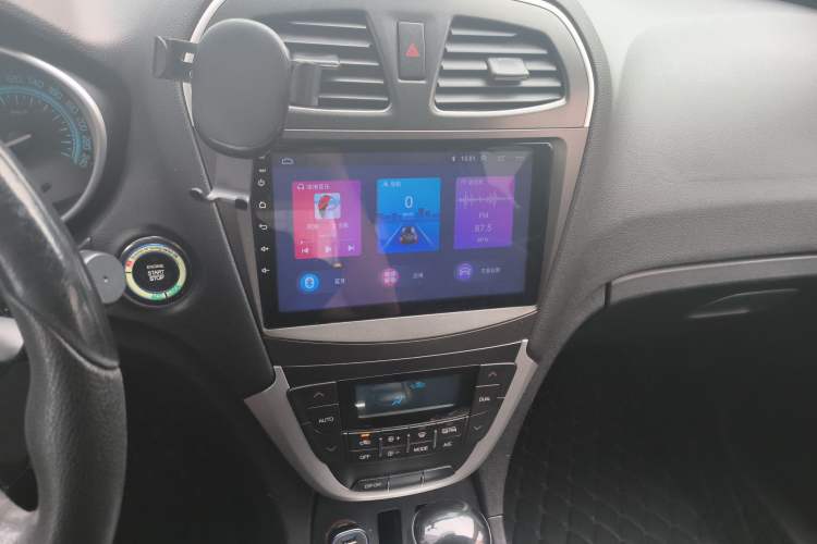 Used GAC Trumpchi GS5 2012 2.0L Automatic Two-Wheel Drive Anniversary Edition Audio And AC Panel