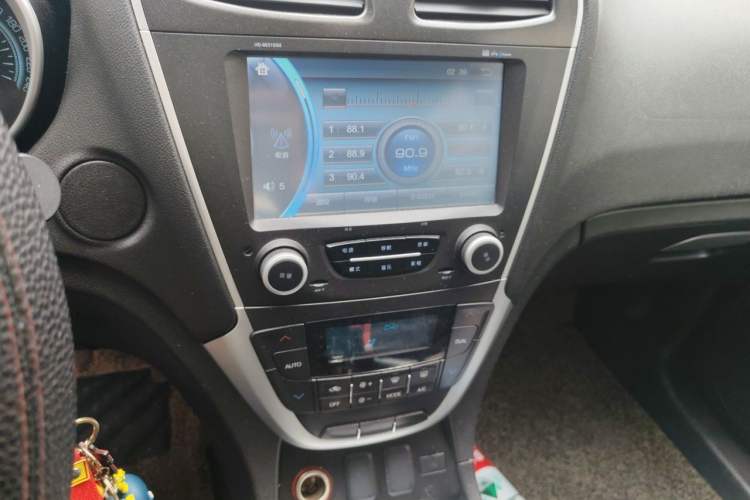 Used GAC Trumpchi GS5 2012 2.0L Manual Two-Wheel Drive Comfort Edition Audio And AC Panel