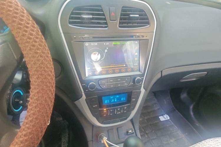 Used GAC Trumpchi GS5 2012 2.0L Manual Two-Wheel Drive Comfort Edition Audio And AC Panel