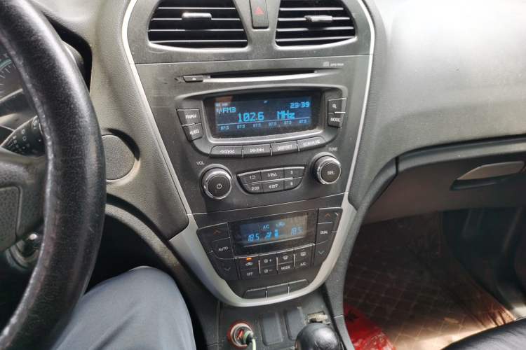 Used GAC Trumpchi GS5 2012 2.0L Manual Two-Wheel Drive Comfort Edition Audio And AC Panel