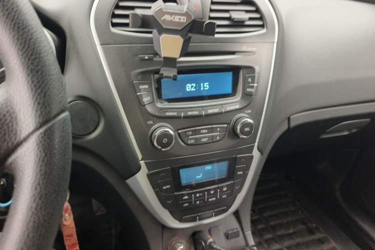 Used GAC Trumpchi GS5 2012 2.0L Manual Two-Wheel Drive Comfort Edition Audio And AC Panel