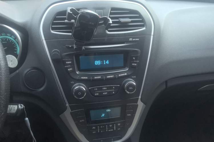 Used GAC Trumpchi GS5 2012 2.0L Manual Two-Wheel Drive Comfort Edition Audio And AC Panel