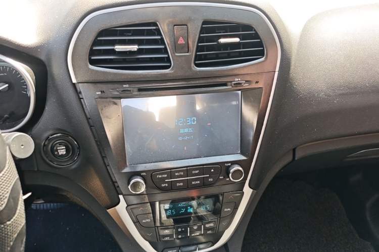 Used GAC Trumpchi GS5 2012 2.0L Automatic Two-Wheel Drive Anniversary Edition Audio And AC Panel