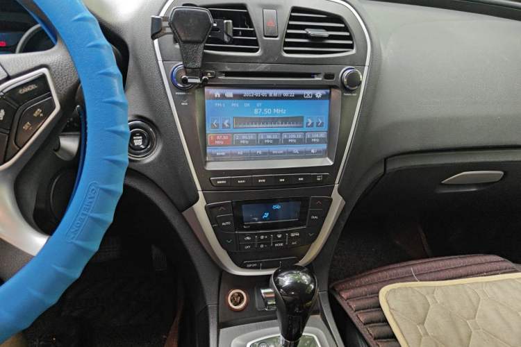 Used GAC Trumpchi GS5 2012 2.0L Automatic Two-Wheel Drive Anniversary Edition Audio And AC Panel