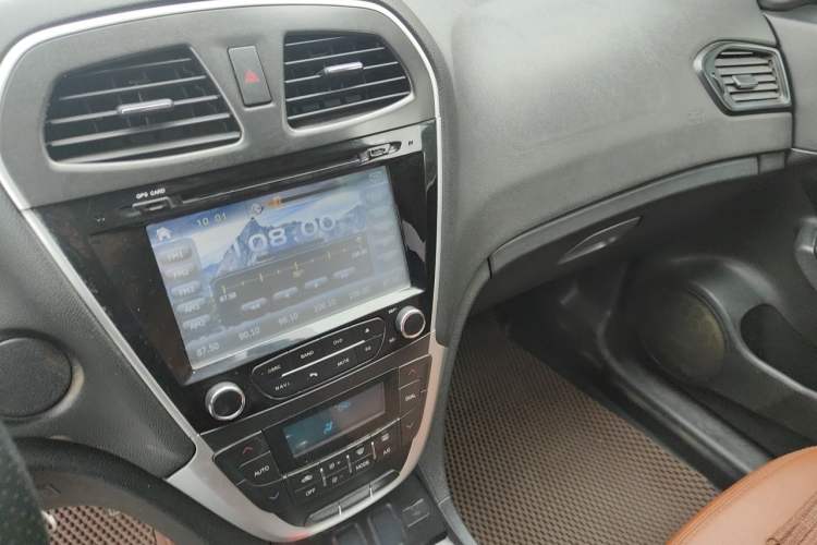 Used GAC Trumpchi GS5 2012 2.0L Manual Two-Wheel Drive Comfort Edition Audio And AC Panel